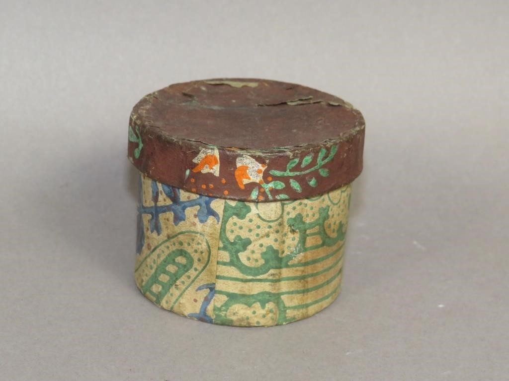 SMALL ROUND WALLPAPER COVERED