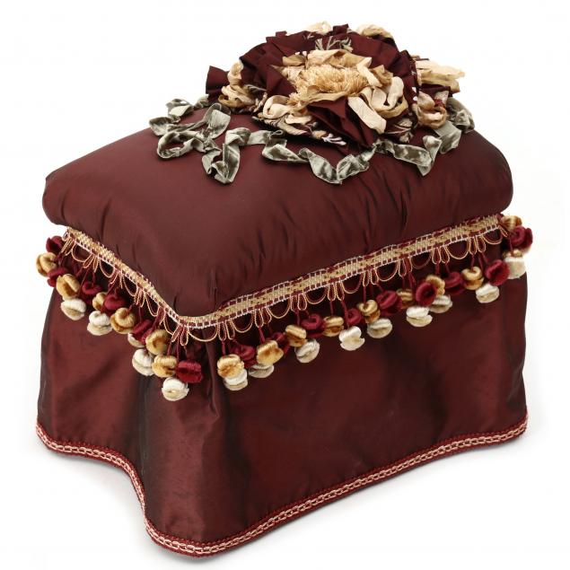 SMALL SILK FLORAL UPHOLSTERED