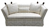 SMALL SOFA WITH PINEAPPLE FINI