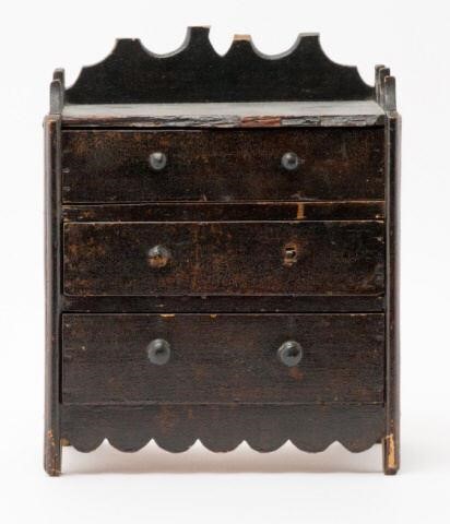 SMALL THREE-DRAWER CHEST, DELTA,