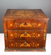 SMALL THREE-DRAWER DUTCH MARQU