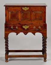 SMALL WILLIAM & MARY STYLE OAK