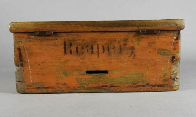SMALL WOODEN LIDDED BOX, 19TH