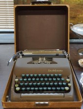 SMITH-CORONA TYPEWRITERSmith-C