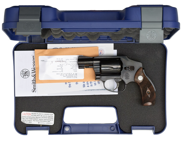 *Smith & Wesson Model 40