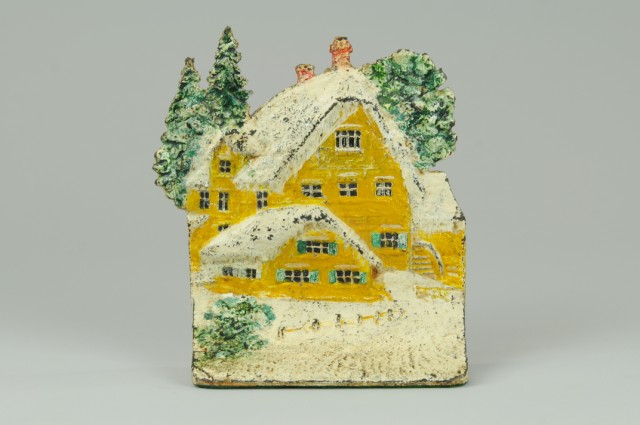 SNOW CAPPED COTTAGE DOORSTOP Book