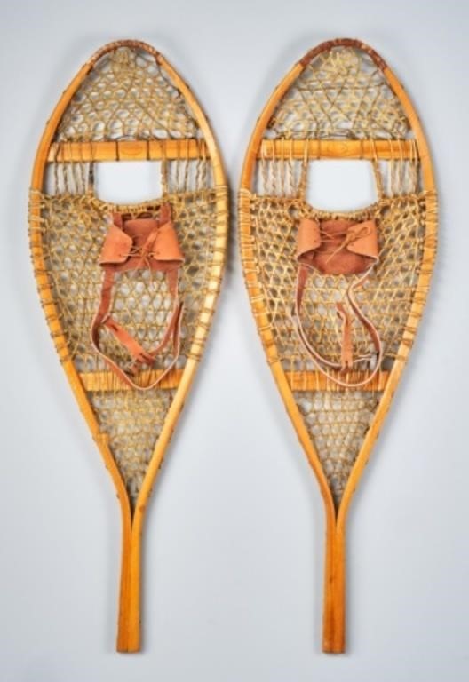 SNOWSHOESA pair of men's