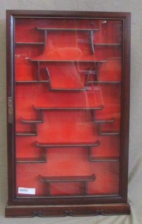 Snuff Bottle Case with 1 Door. From