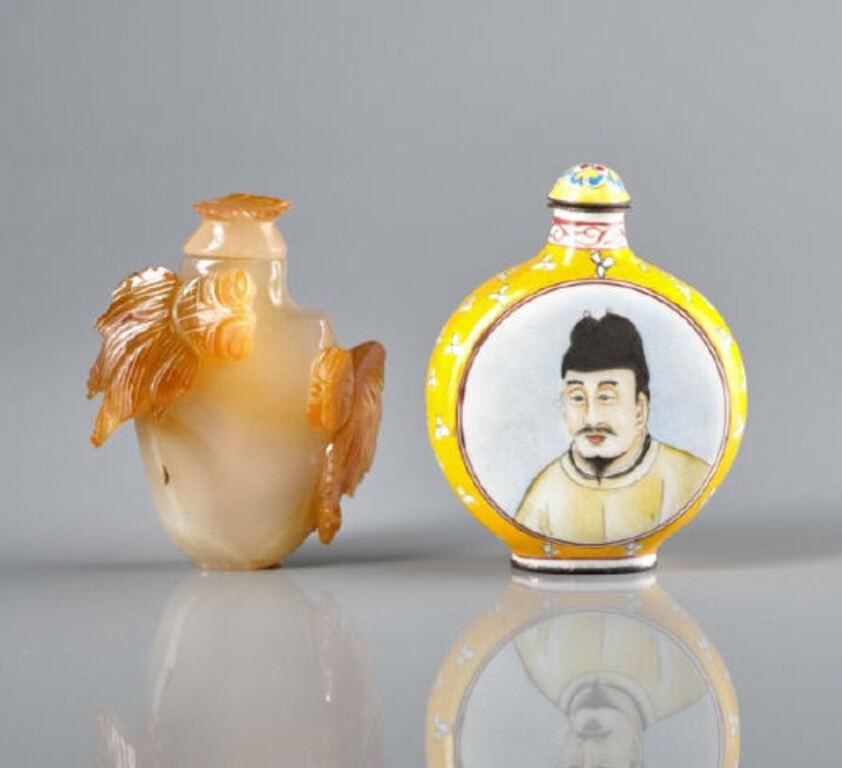 SNUFF BOTTLESA lot of two Chinese