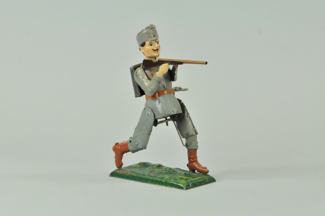 SOLDIER SHOOTING RIFLE Germany hand