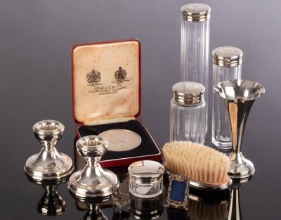 Some small silver items to