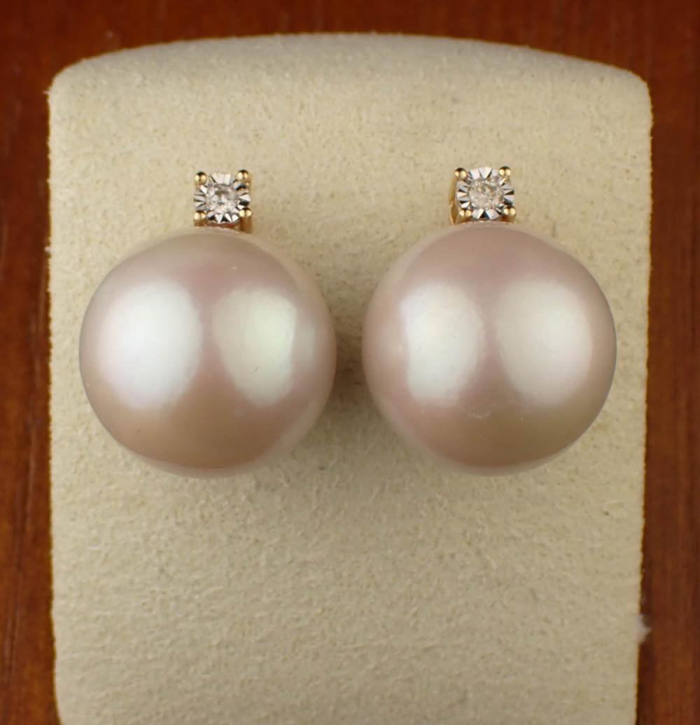 SOUTH SEA PEARL AND DIAMOND EAR