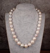 SOUTH SEA PEARL AND GOLD NECKL