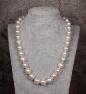 SOUTH SEA PEARL AND GOLD NECKL