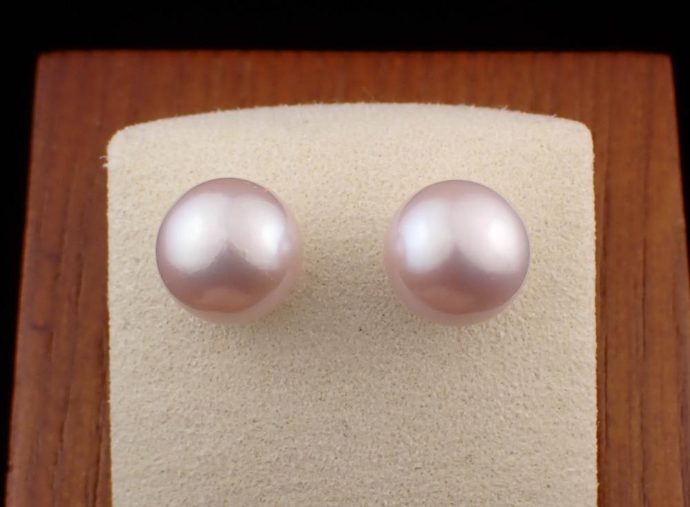 SOUTH SEA PEARL AND YELLOW GOLD EAR