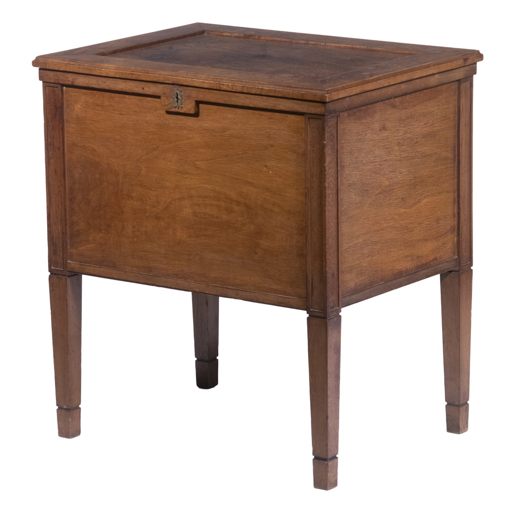 SOUTHERN HEPPLEWHITE SUGAR CHEST
