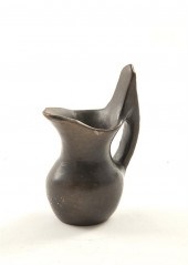 Southern stoneware pitcher Cat