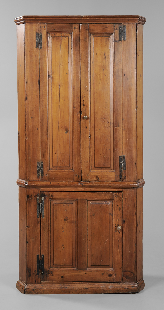 Southern Yellow Pine Paneled Corner