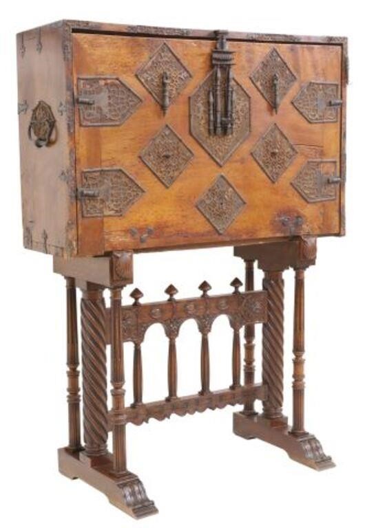 SPANISH BAROQUE STYLE VARGUENO ON