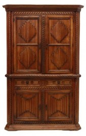 SPANISH LINENFOLD CARVED CORNE