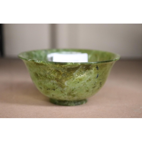 Spinach jade bowl, approx 5cm H x