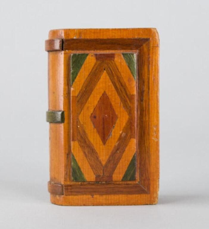 SPRUCE GUM BOX IN MARQUETRYA carved