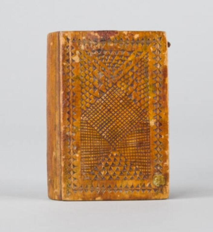 SPRUCE GUM BOX WITH GEOMETRICSA