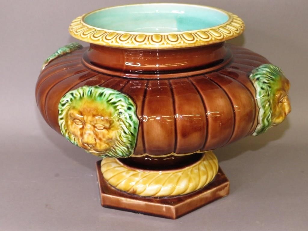 SQUAT BULBOUS BALUSTER MAJOLICA