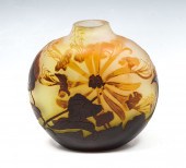 SQUAT GALLE CAMEO ART GLASS VA