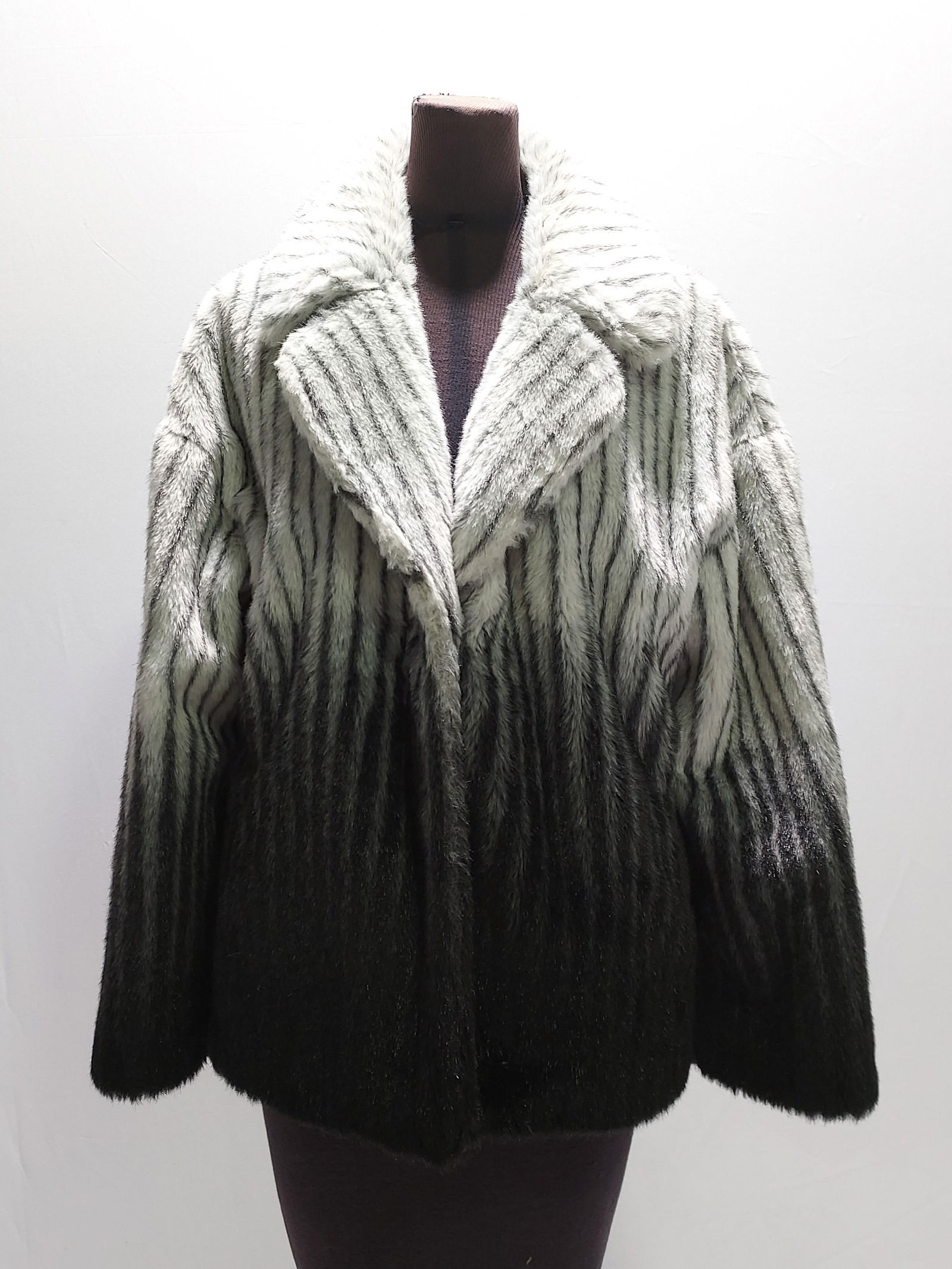ST. JOHN FAUX FUR JACKETSt. John
