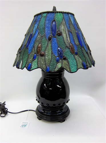 STAINED & LEADED GLASS TABLE LAMP