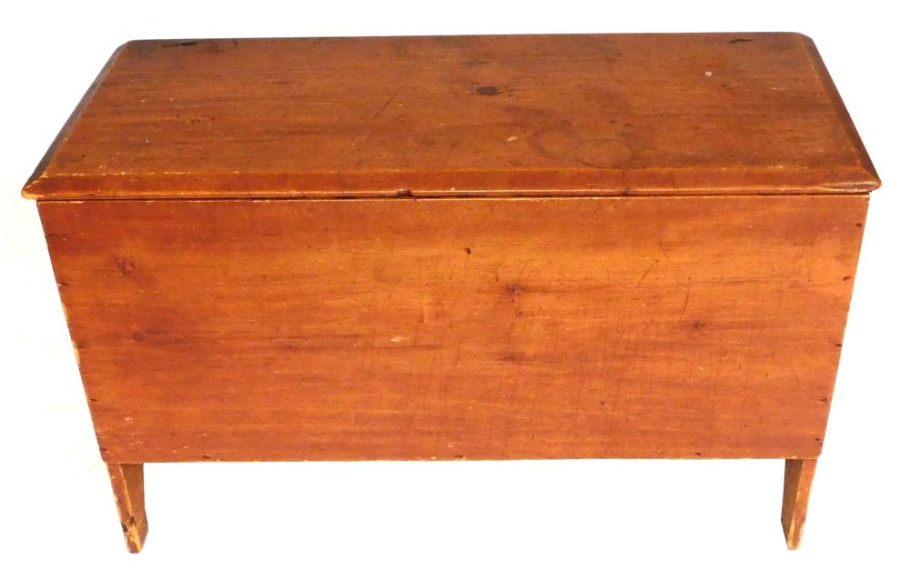 STAINED PINE BLANKET CHEST, LID