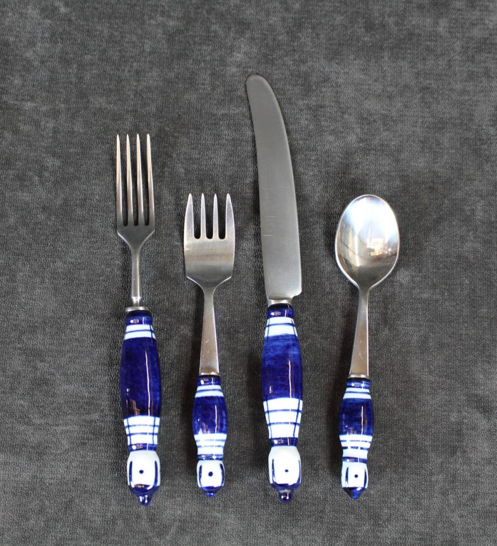STAINLESS FLATWARE SET WITH BLUE