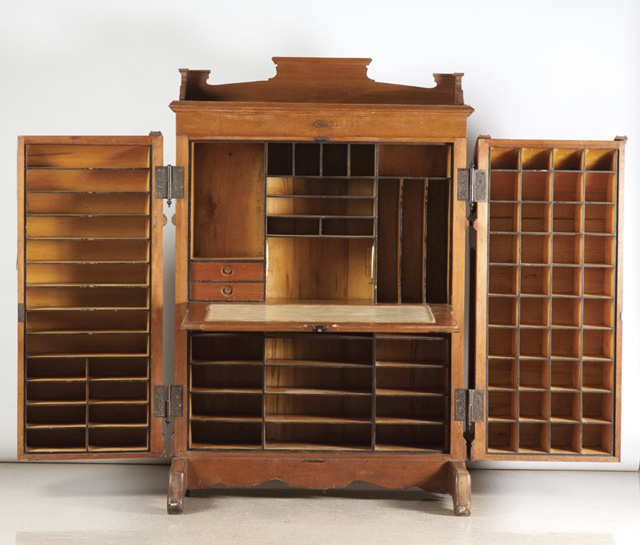 STANDARD GRADE WOOTON DESK Wooton