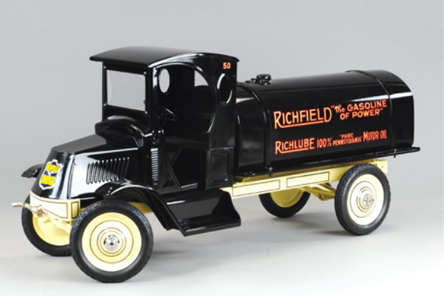 STEELCRAFT RICHFIELD OIL TRUCK