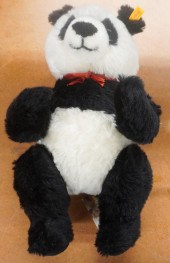 STEIFF ‘SIRO’ PANDA BEAR H: 17