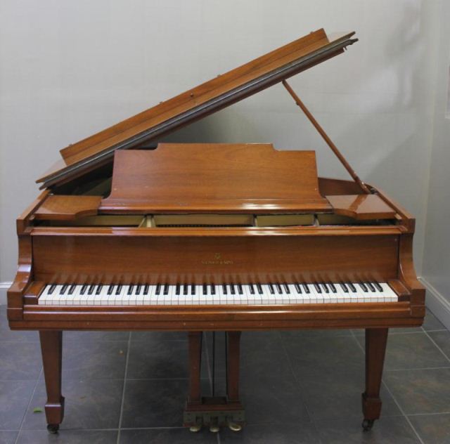 STEINWAY. Mahogany Model M