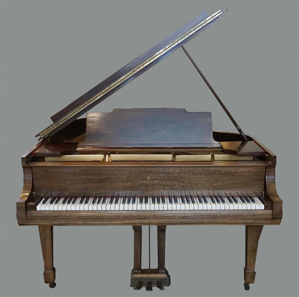 STEINWAY & SONS MODEL M STUDIO