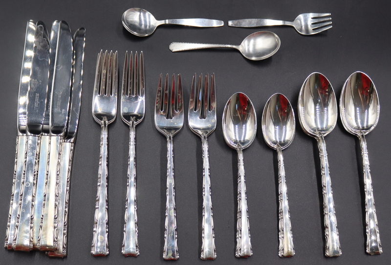 STERLING. 25 PC. LUNT MADRIGAL