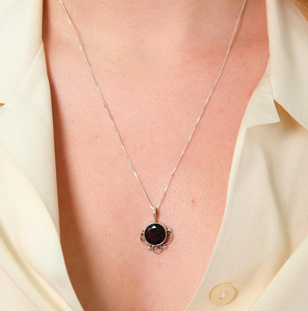 STERLING SILVER & GARNET PENDANT