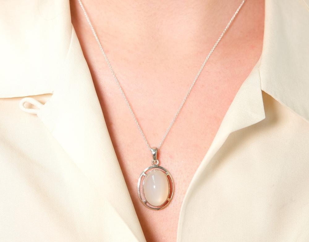 STERLING SILVER & MOONSTONE PENDANT