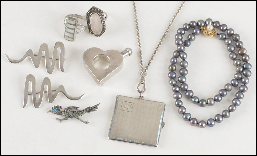 STERLING SILVER SQUARE LOCKET.