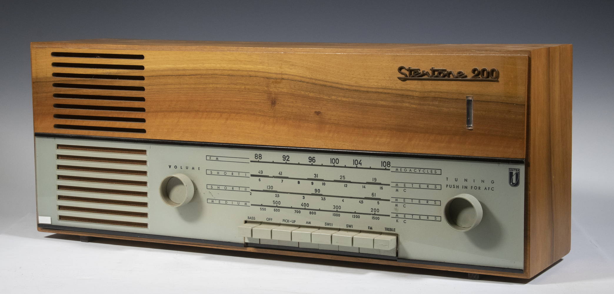 STERTONE 200 SHORTWAVE RADIO BY