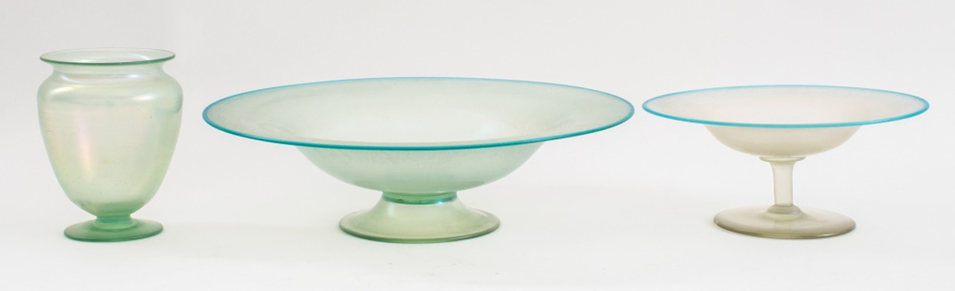 STEUBEN ATTR. FROSTED IRIDESCENT