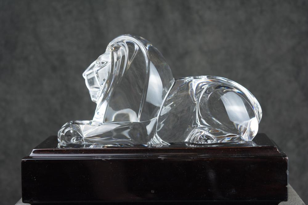 STEUBEN CLEAR CRYSTAL LION WITH