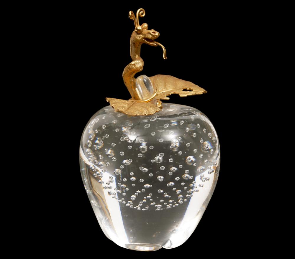 STEUBEN GLASS & 18K YG 'APPLE OF