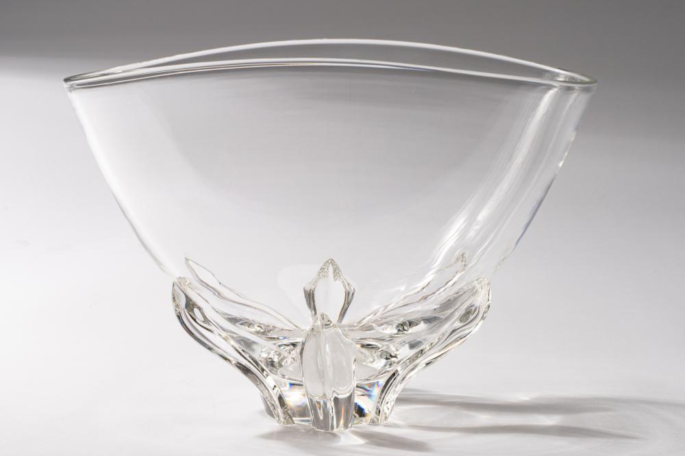 STEUBEN GLASS BOWLsigned to