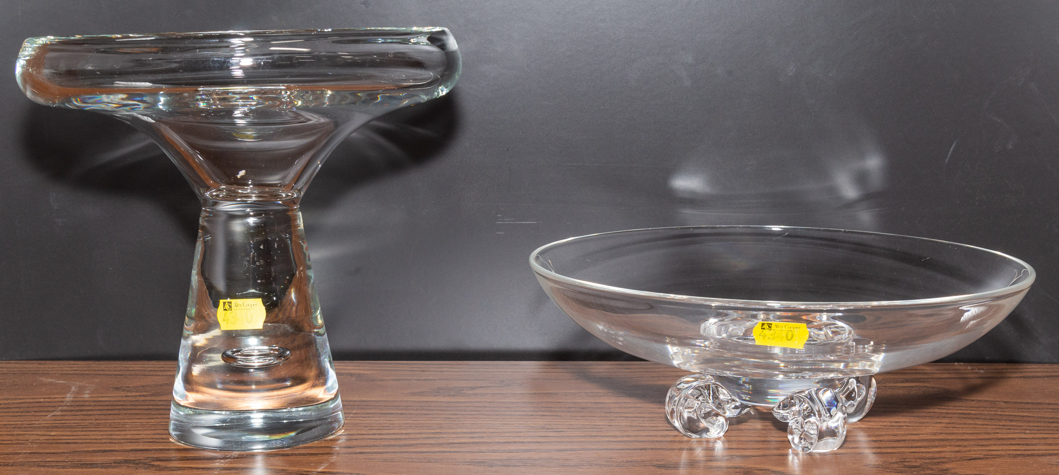 STEUBEN GLASS CENTER BOWL;