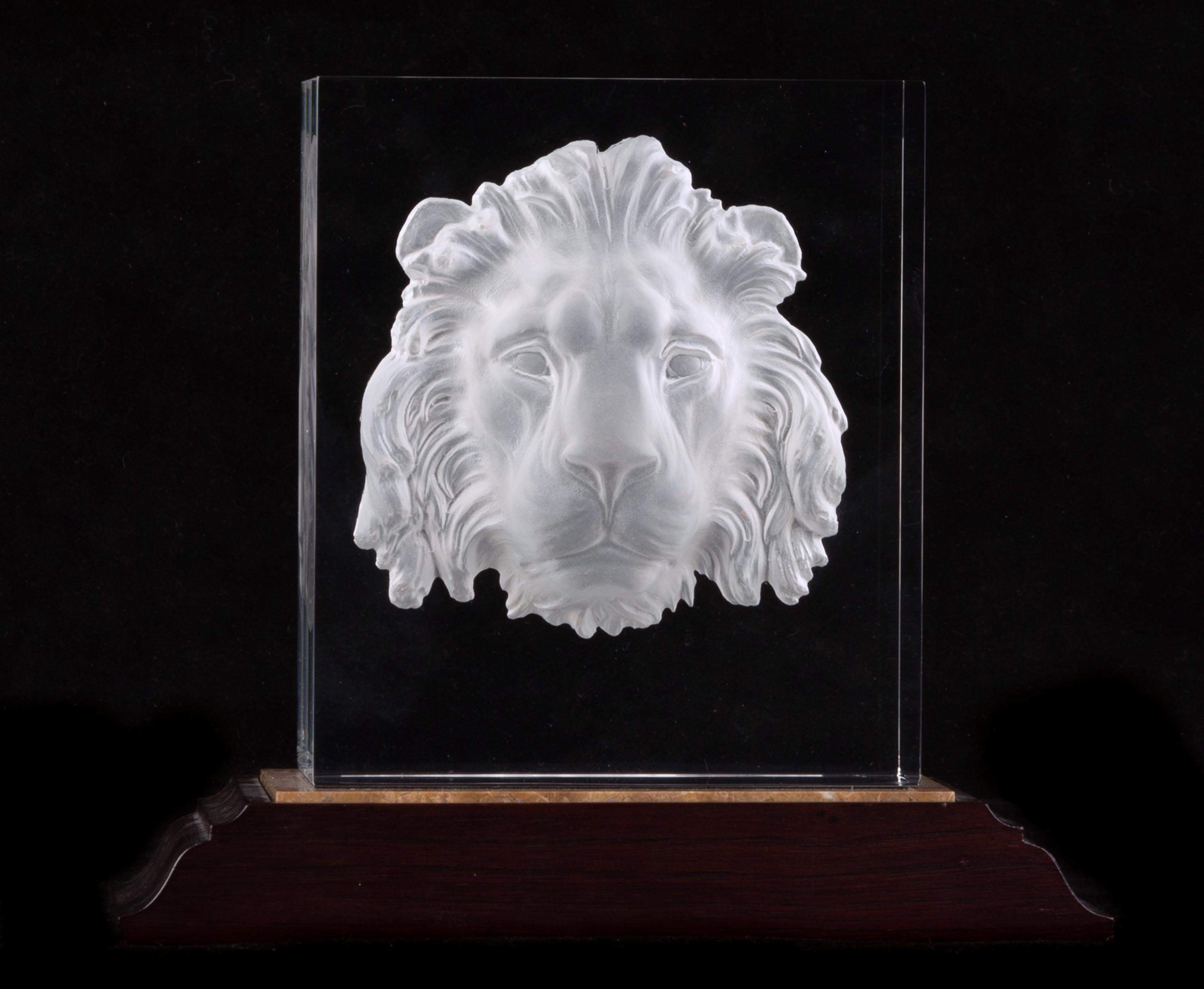 STEUBEN REGAL LION WITH BASE