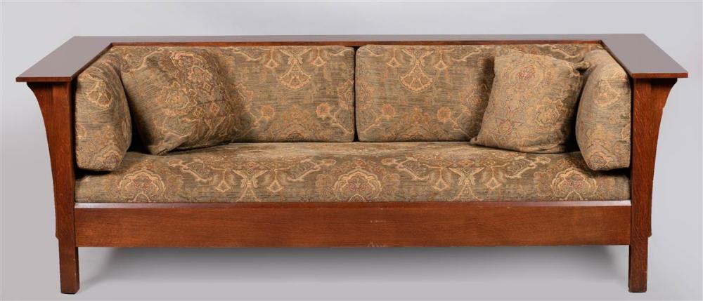 STICKLEY 'PRAIRIE' OAK SETTLE, 1989